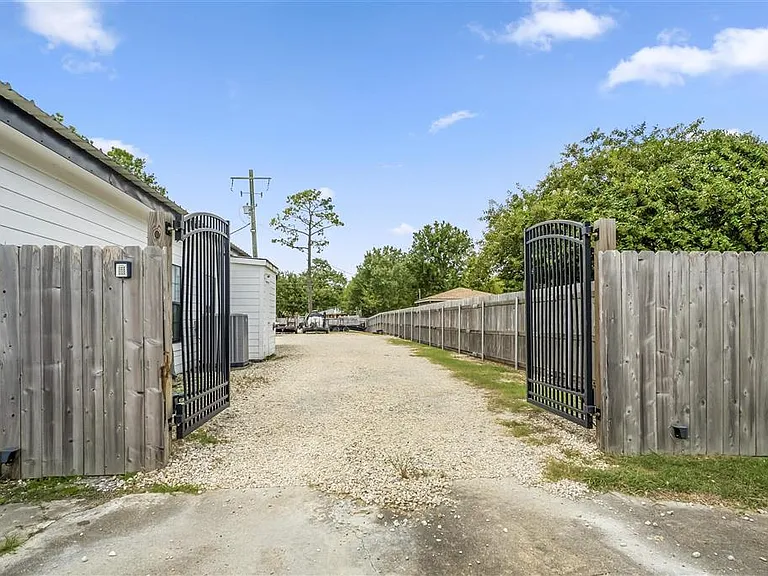 4730 Common St — Photo 16