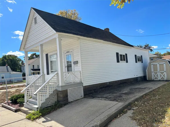 1007 Erie St, Port Huron, MI 48060