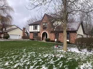 8280 Lisa Ln, East Amherst, NY 14051