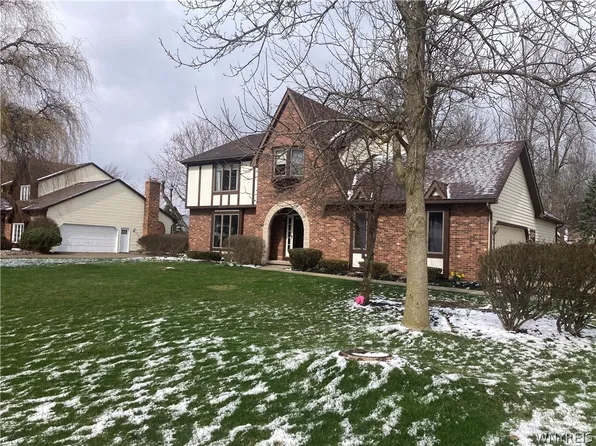 8280 Lisa Ln, East Amherst, NY 14051