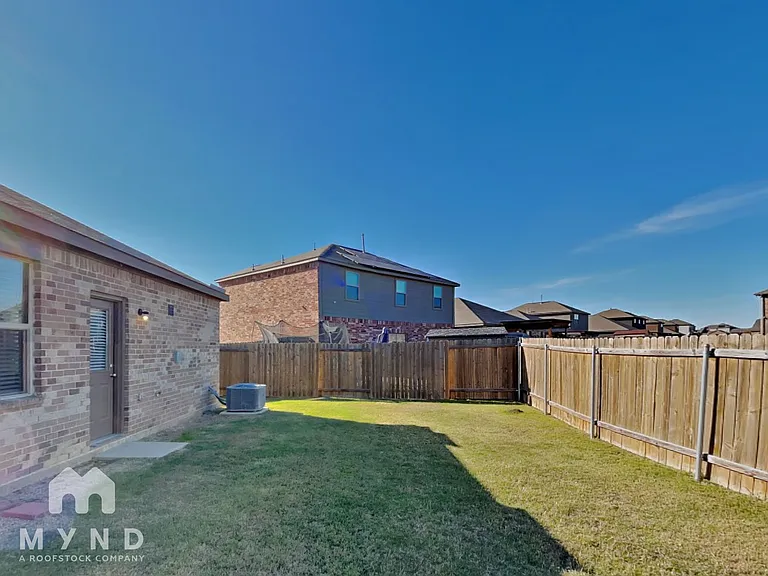 421 Micah Ln — Photo 18