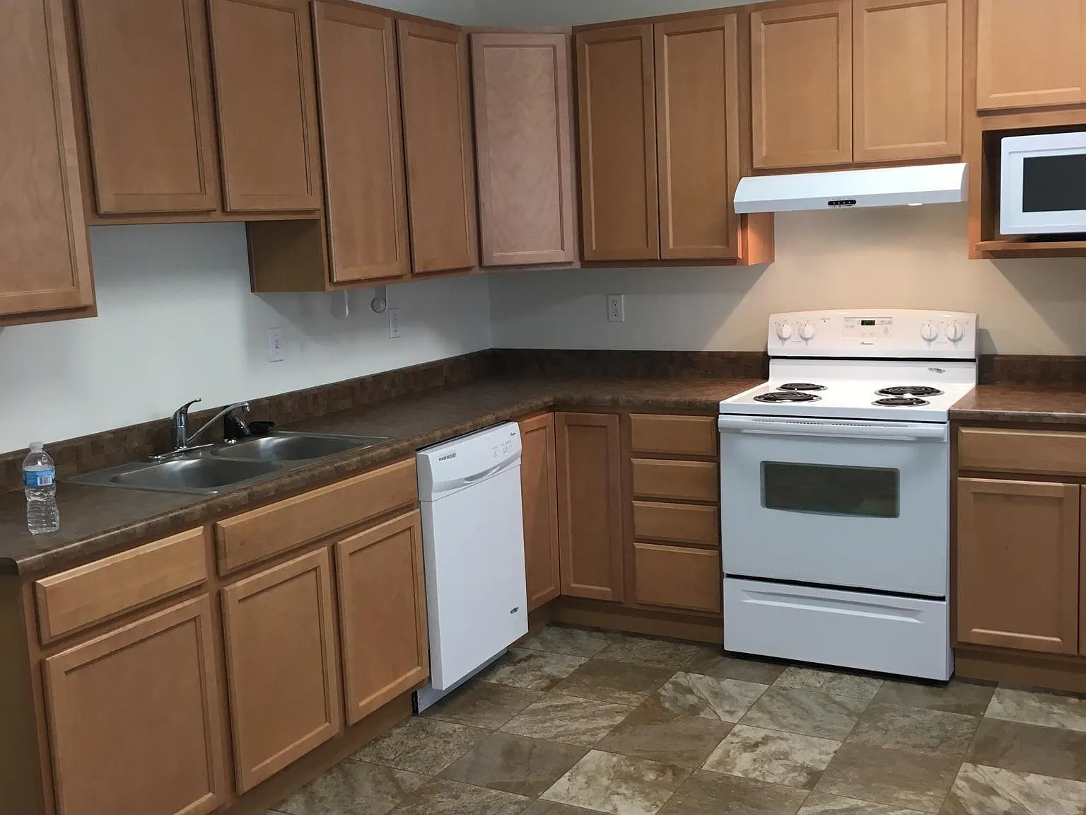 1 bed, 300 sqft, $595 — Photo 2