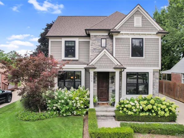 1598 Pierce St, Birmingham, MI 48009