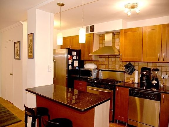 4th image of 425 E 54th St #7E