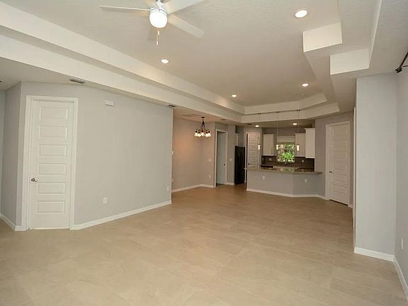 4th image of 47 Bainbridge Ln