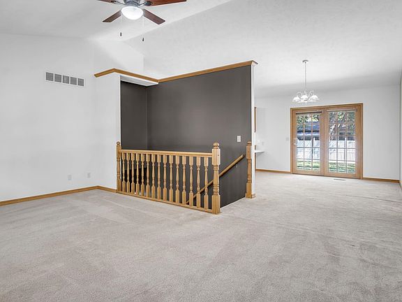 4th image of 2712 Acacia Ave