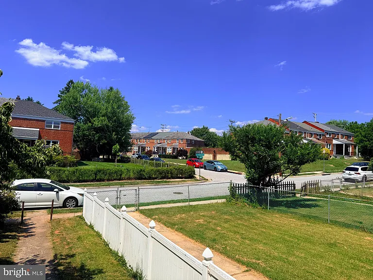 237 Linden Ave — Photo 3
