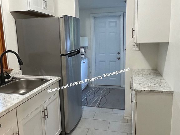 4th image of 924 Granville Ct N APT A