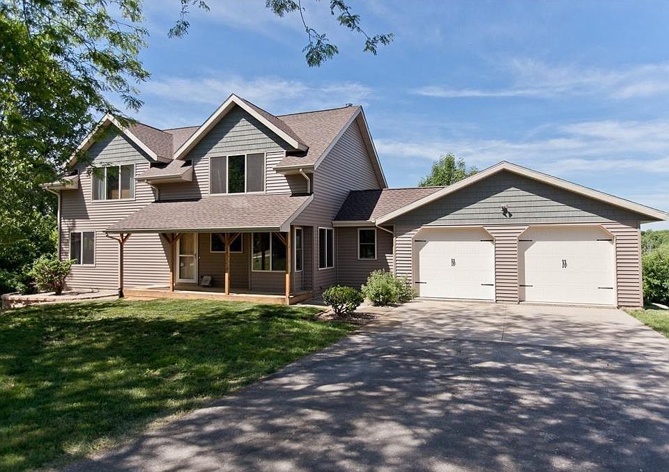 1st image of 1420 Goldfinch Ct NE
