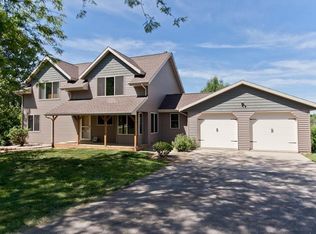 1420 Goldfinch Ct NE, Swisher, IA 52338