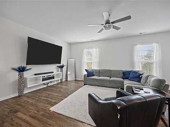 3rd image of 213 Runnel St