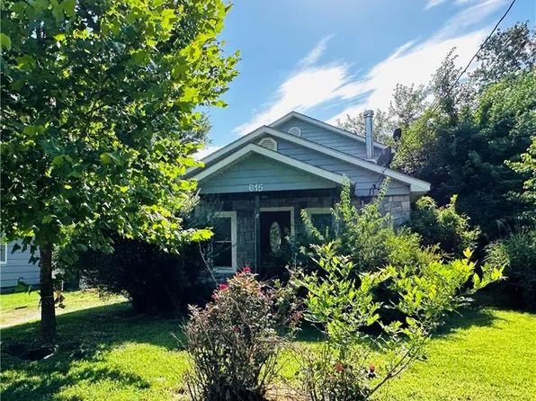 615 S Summit St, Girard, KS 66743