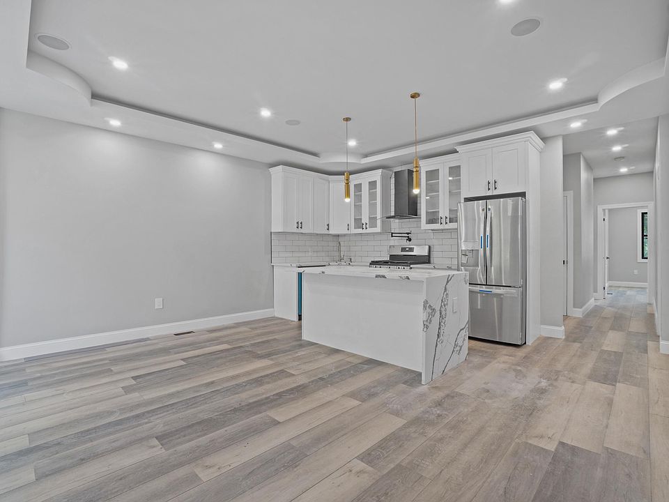 1st image of 2343 Westervelt Ave #2