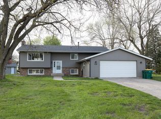 122 Foxborough Ln, Le Sueur, MN 56058