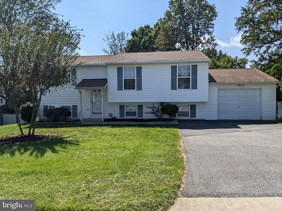 2nd image of 303 Beacon Mews Ct