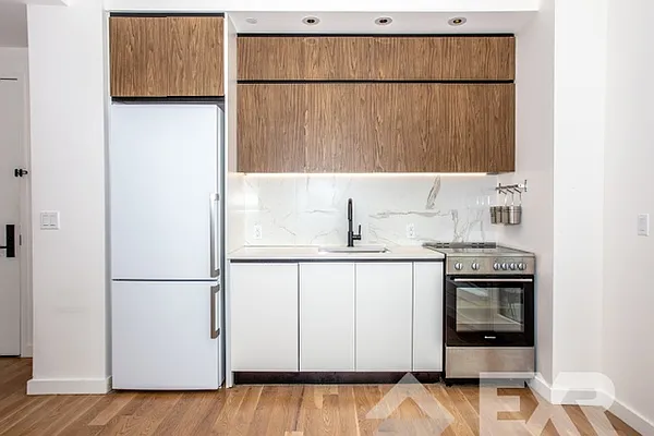 Rented by EXR | media 18