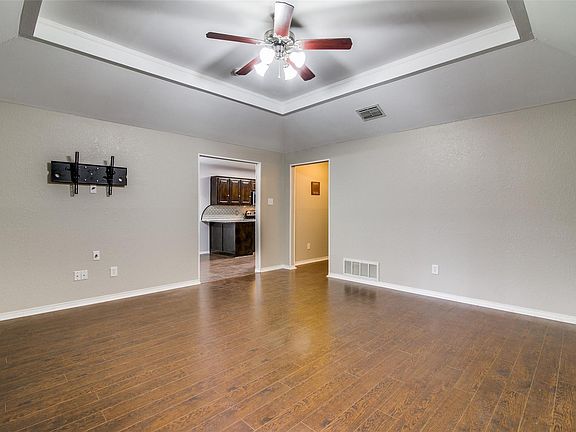 2nd image of 719 Stoneybrook Dr