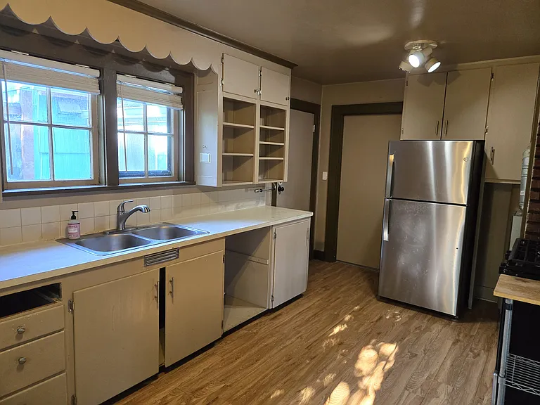 SE Lilly Ave — Photo 11