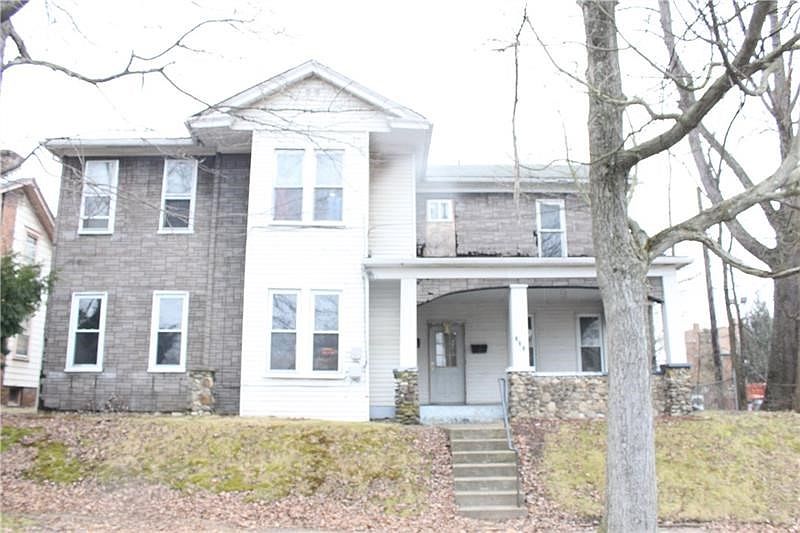 Bottom unit is 2 BR.  Upper units are singles.