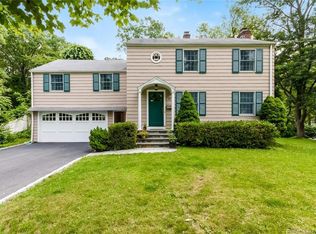 49 Birchwood Dr, Fairfield, CT 06824