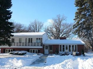 1698 Macarthur St, Allouez, WI 54301