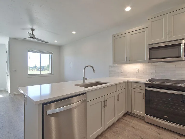 5617 SE Logan Ln — Photo 16
