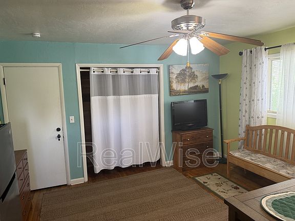 2nd image of 602 Schroeder Ln Unit B