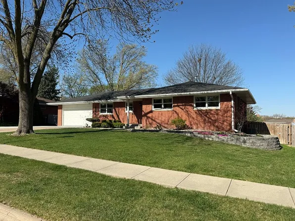 521 Cottonwood Dr, Lincoln, NE 68510