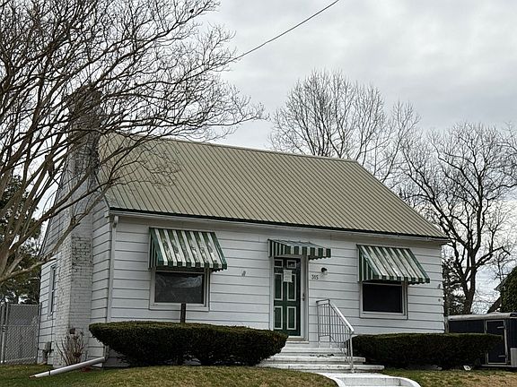 3rd image of 315 Elm Dr