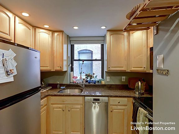 3rd image of 78 Gainsborough St Unit 206E