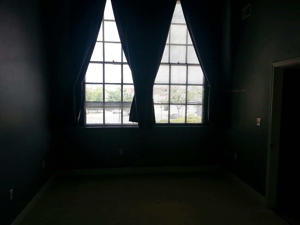 2nd image of 900 Barton St Unit 104