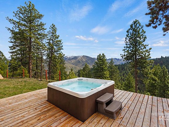 2nd image of 9 Conifer Cir