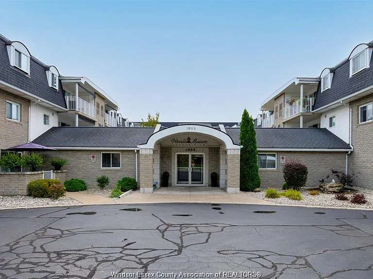 1995 Normandy St #301 — Photo 1