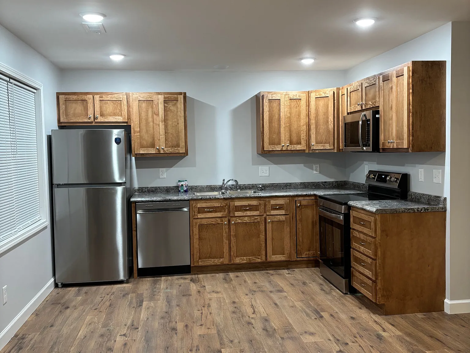 2 bed, 900 sqft, $900 — Photo 2