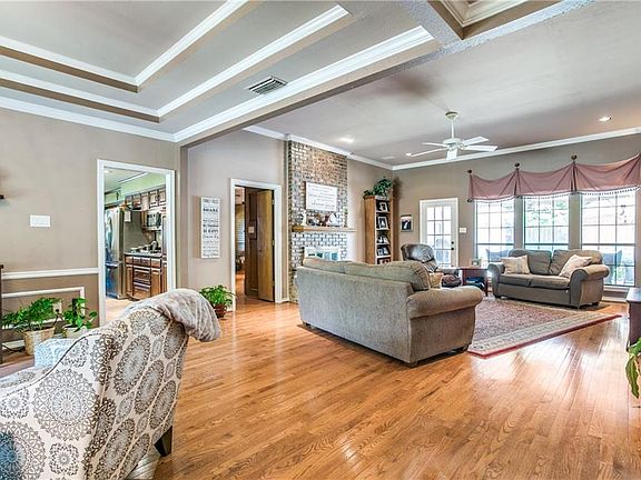 4th image of 612 Briarglen Dr