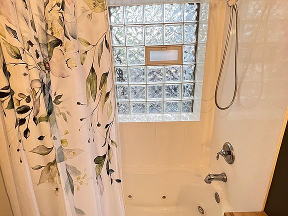 4th image of 7052 N Damen Ave #1N