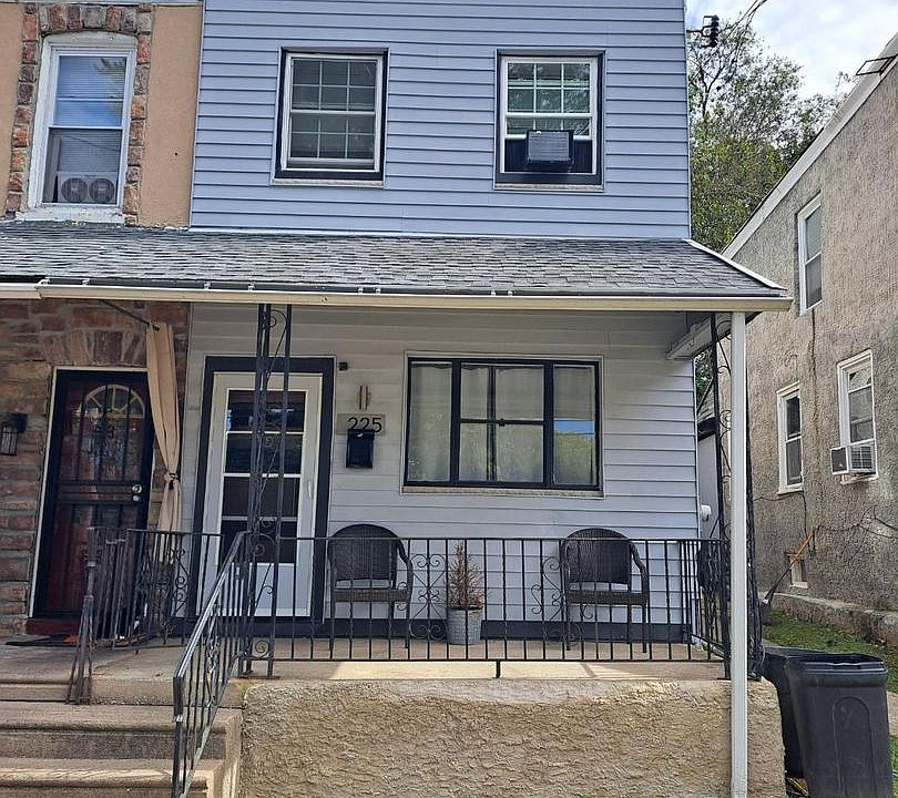 1st image of 225 N 2nd St
