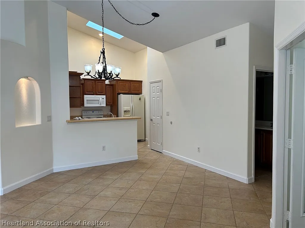 3 bed, 2.0 bath, 1634 sqft, $1,800 — Photo 4