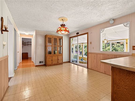 4th image of 40 Downsview Dr