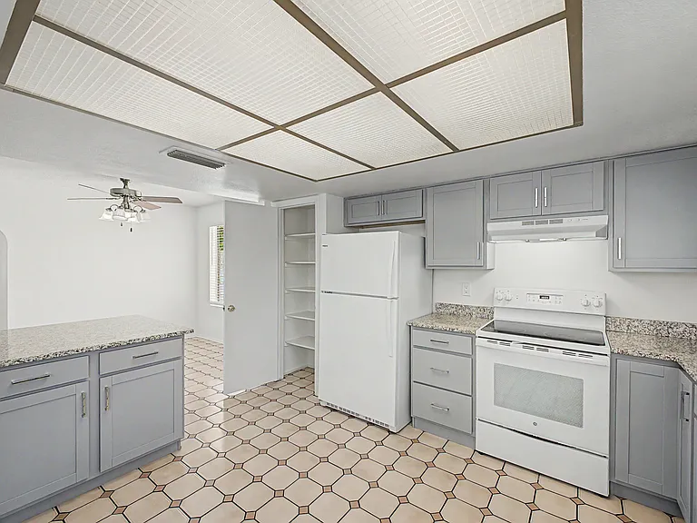 17213 N 35th Dr — Photo 11