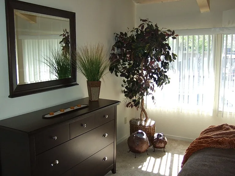 Plumas Garden Apartments — Photo 7