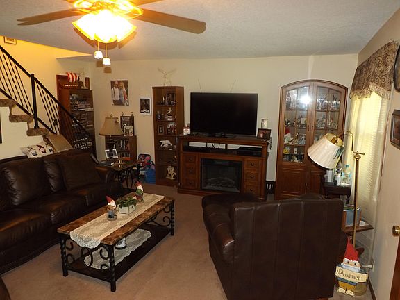 5th image of 999 E Valley St
