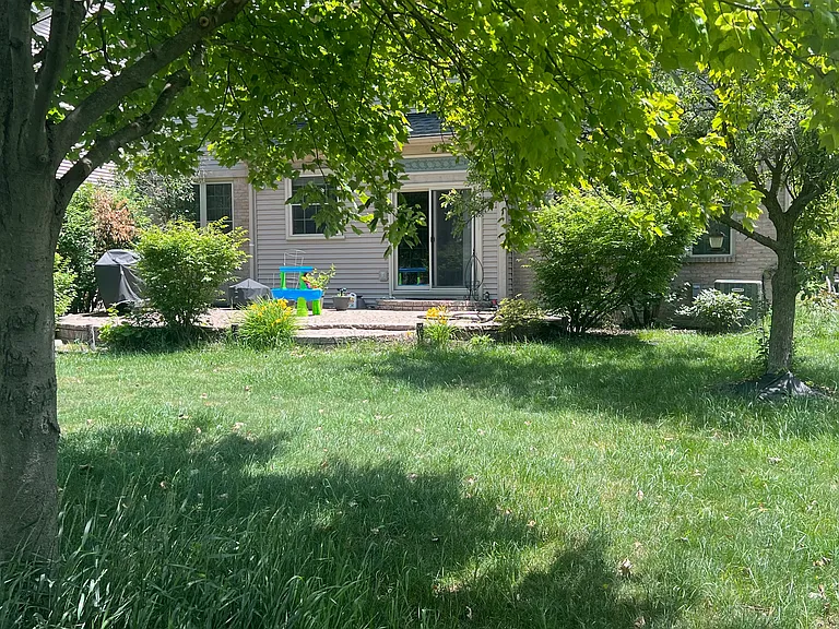 39419 Dorchester Cir — Photo 33