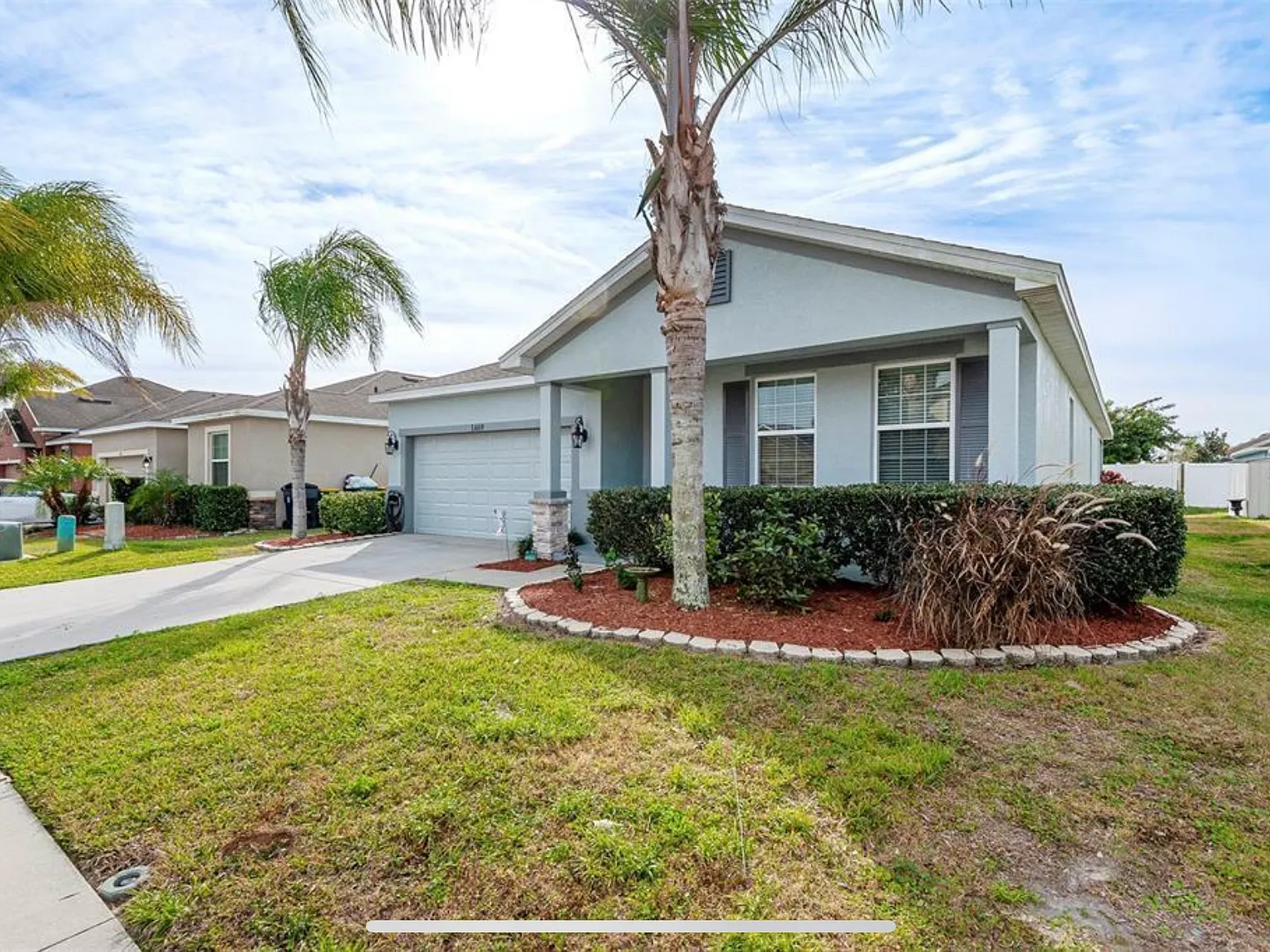 4 bed, 1956 sqft, $2,225 — Photo 1