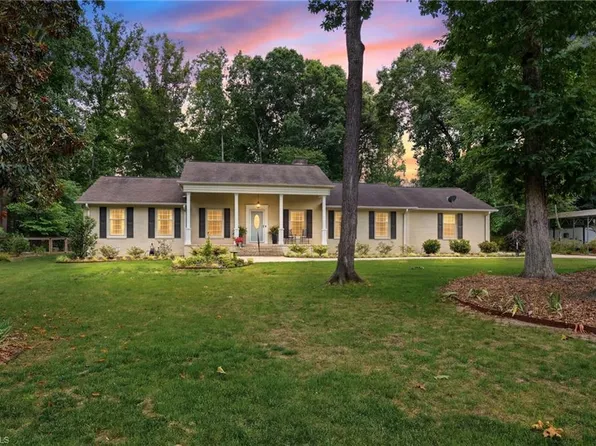 4804 Brookhaven Dr, Greensboro, NC 27406