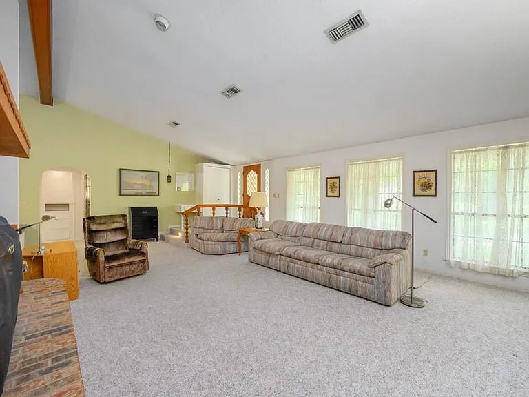 103 Memorial Ln — Photo 10