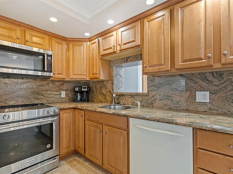 1 Las Olas Cir #809 — Photo 21
