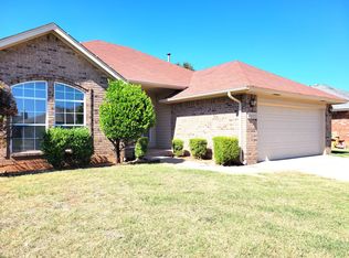 2609 E Hills Dr, Moore, OK 73160