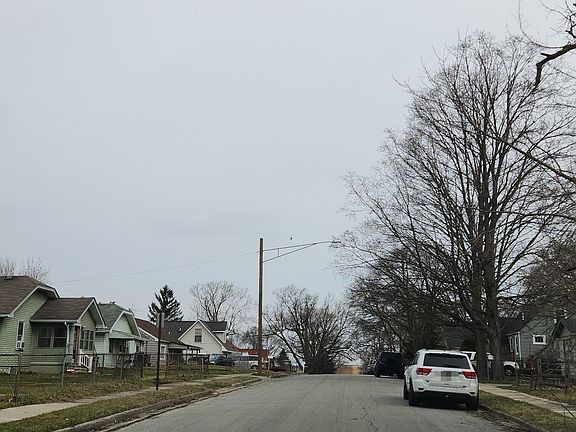 2nd image of 790 Robinwood St