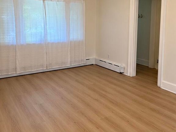 5th image of 904 Taylor Ave